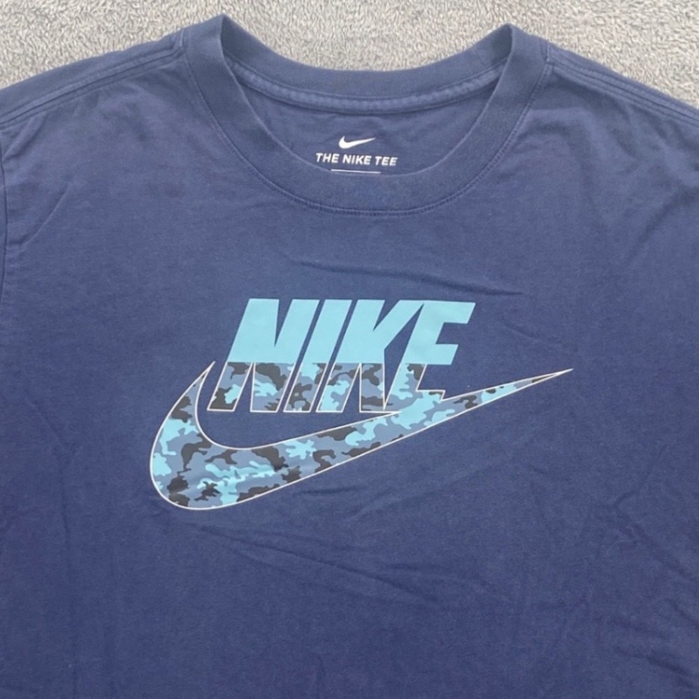 Nike Graphic Tee Mens Large Navy Blue Camo Swoosh Logo CK2330-410